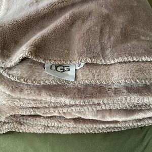 UGG Novah Ultra Plush Heavy Weight Luxury Blanket Light Fawn Queen 92 x 96